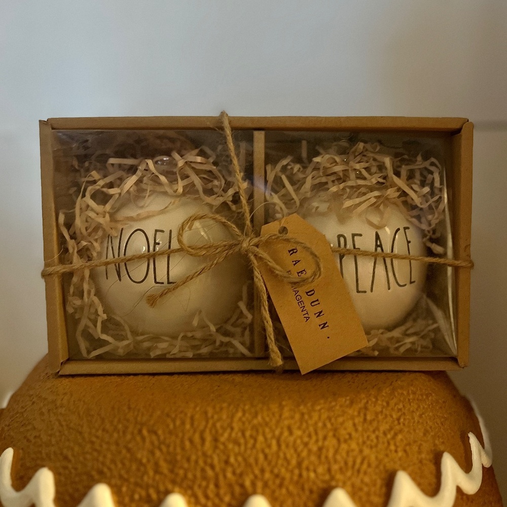 Rae Dunn Ornement Set